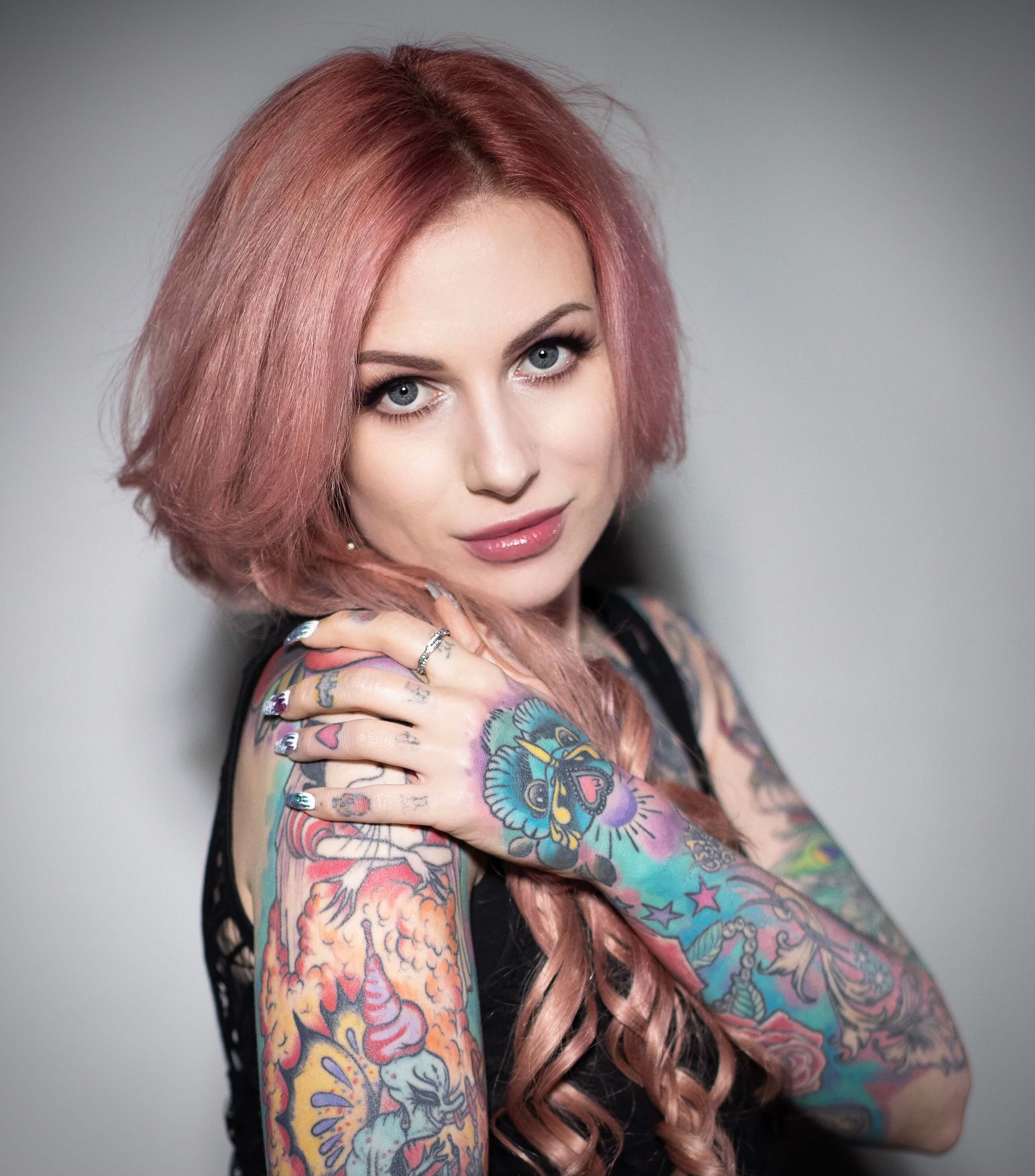 Do tattoos and hair dye really affect getting a job? – The Black and White